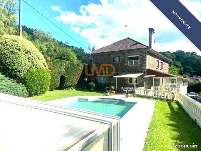 Maison 10 pièces 197 m²