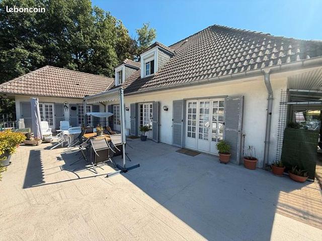 Maison 10 pièces 198 m²