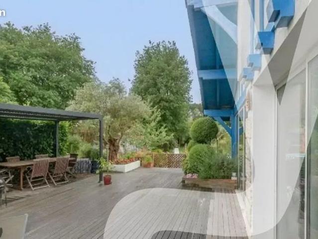 Maison 10 pièces 198 m²