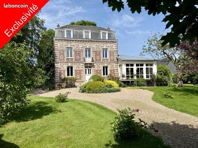 Maison 10 pièces 243 m²