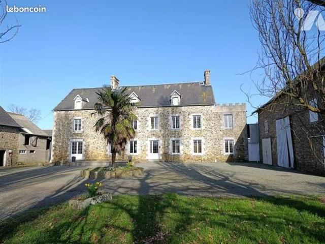 Maison 10 pièces 243 m²