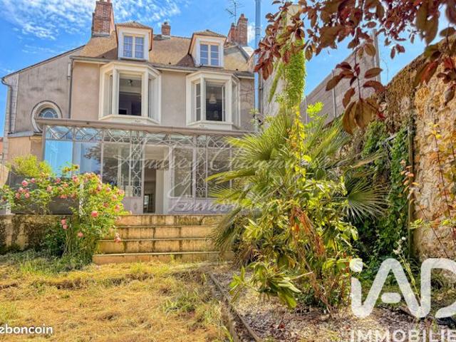 Maison 10 pièces 243 m²