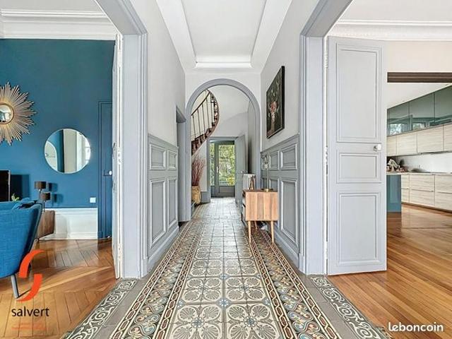 Maison 10 pièces 243 m²