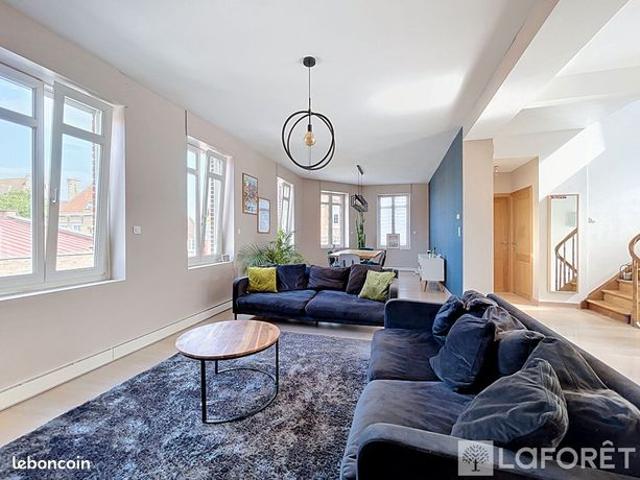 Maison 10 pièces 243 m²