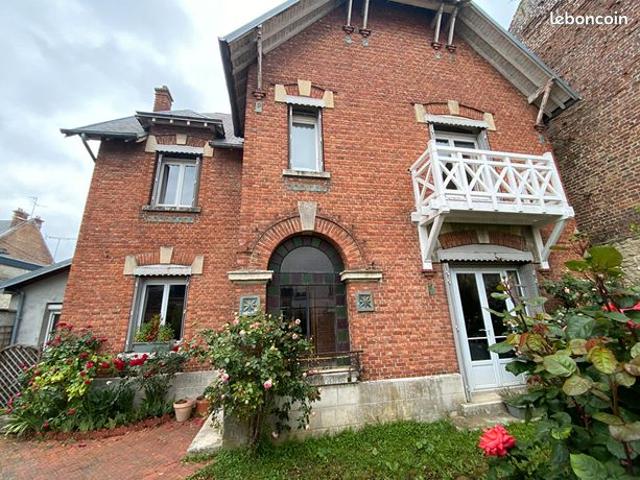 Maison 10 pièces 243 m²
