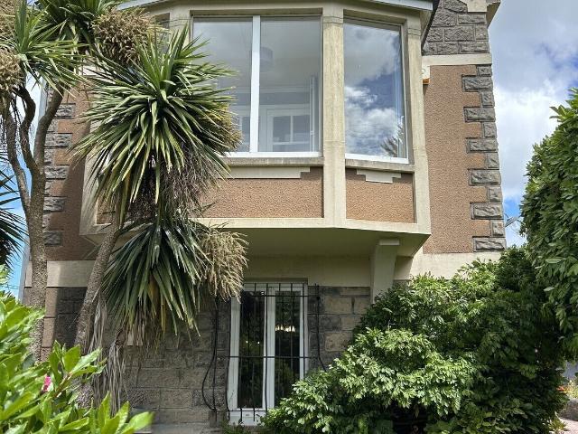 Maison 10 pièces 243 m²