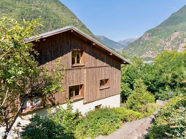 Maison 10 pièces 240 m²