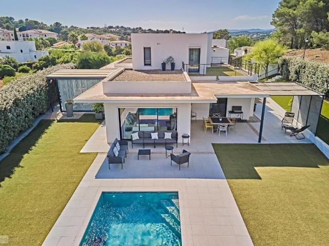 Maison 10 pièces 240 m²