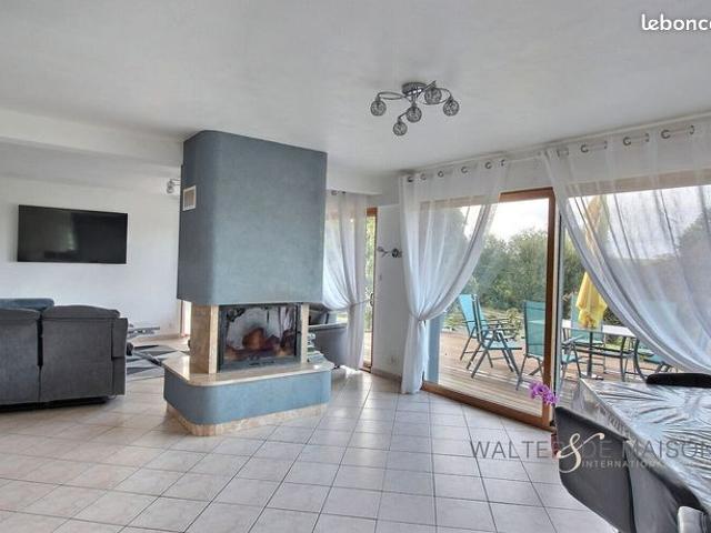 Maison 10 pièces 240 m²