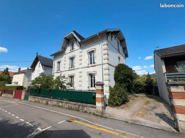 Maison 10 pièces 240 m²