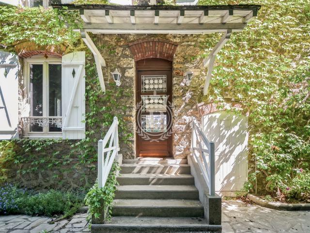 Maison 10 pièces 240 m²