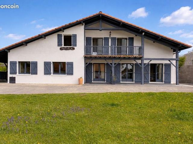 Maison 10 pièces 240 m²