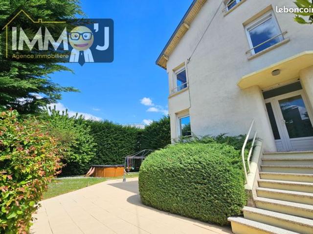 Maison 10 pièces 240 m²