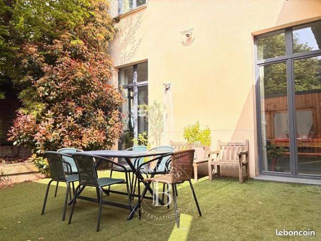 Maison 10 pièces 240 m²
