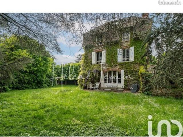 Maison 10 pièces 240 m²