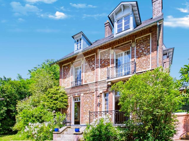 Maison 10 pièces 240 m²