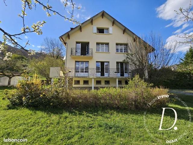 Maison 10 pièces 240 m²