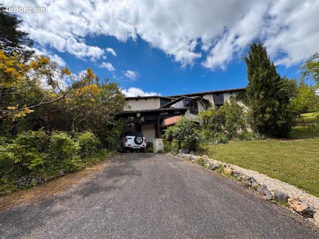 Maison 10 pièces 240 m²