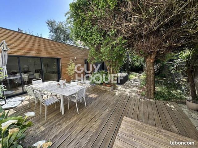 Maison 10 pièces 240 m²