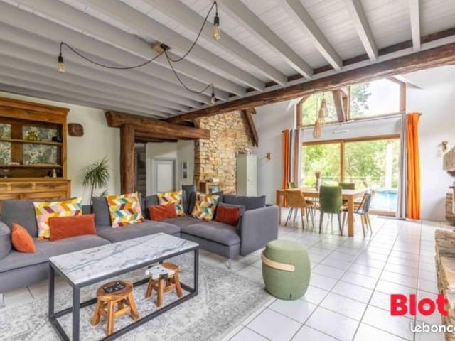 Maison 10 pièces 240 m²