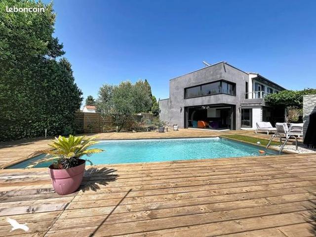 Maison 10 pièces 240 m²