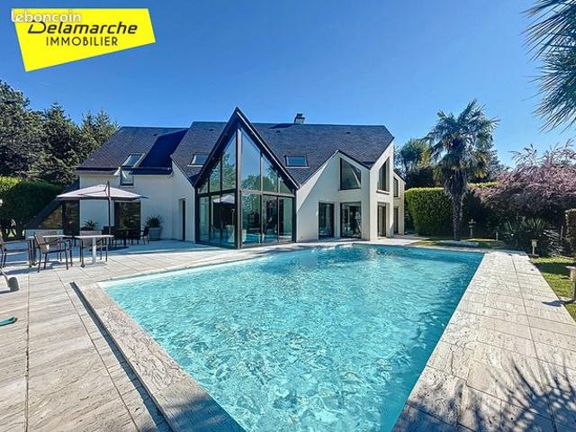Maison 10 pièces 241 m²