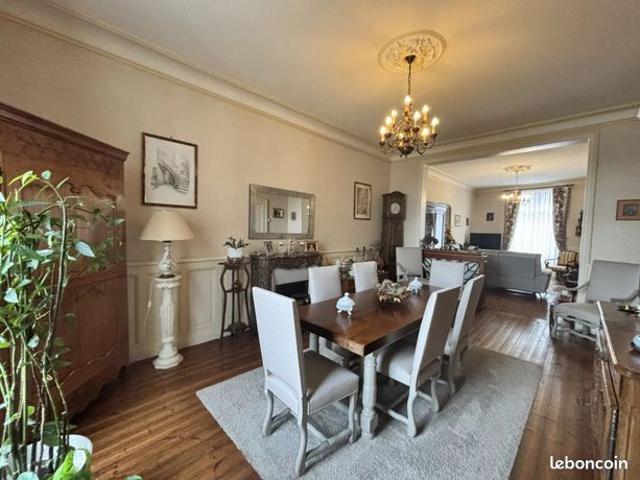 Maison 10 pièces 241 m²