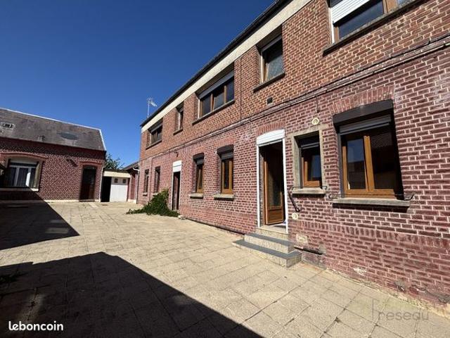 Maison 10 pièces 242 m²