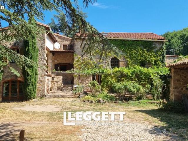 Maison 10 pièces 242 m²