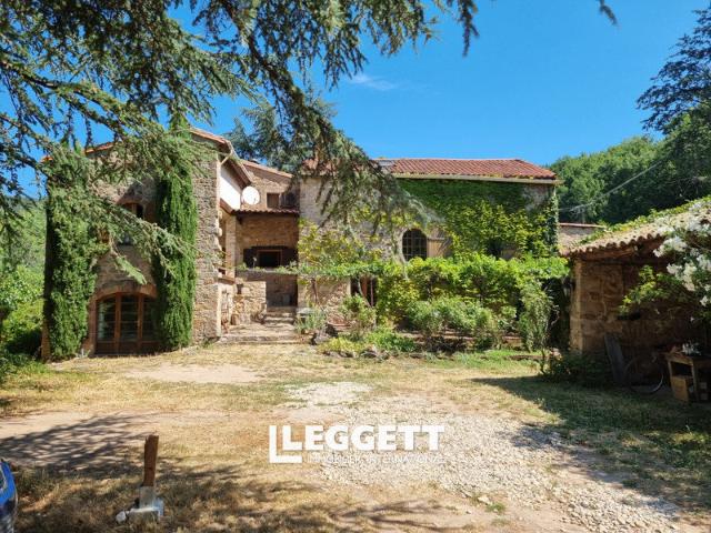 Maison 10 pièces 242 m²