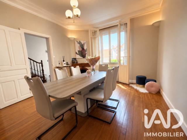 Maison 10 pièces 242 m²