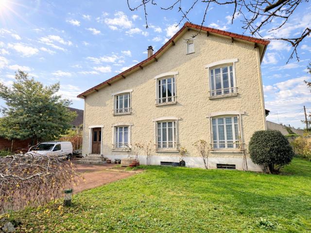 Maison 10 pièces 242 m²