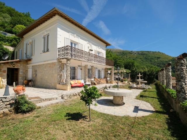 Maison 10 pièces 244 m²