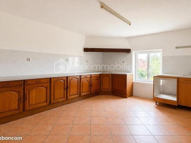 Maison 10 pièces 244 m²