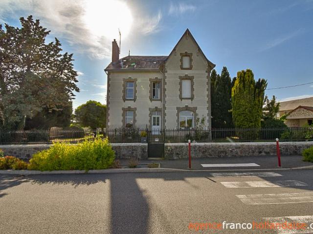 Maison 10 pièces 244 m²