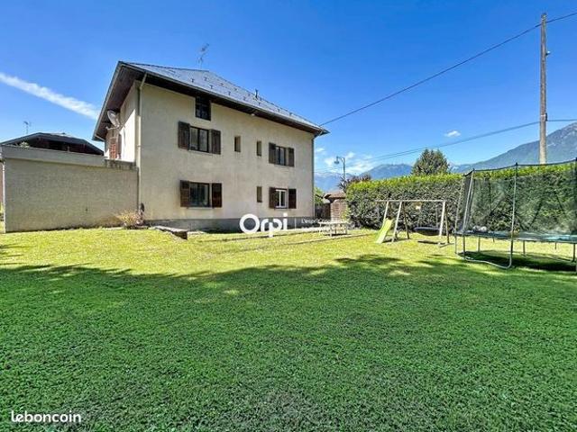 Maison 10 pièces 244 m²