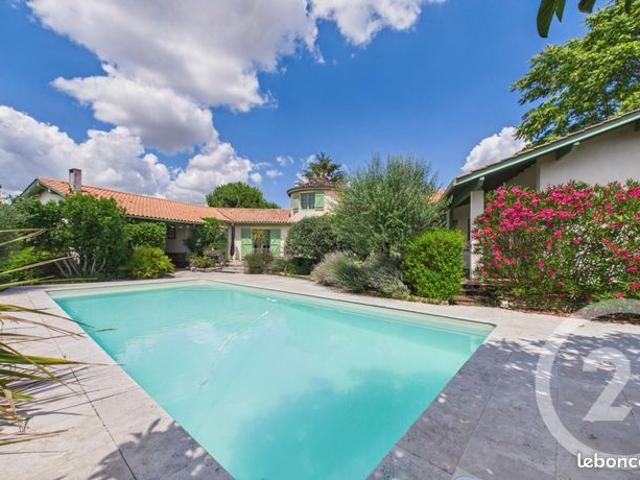 Maison 10 pièces 245 m²