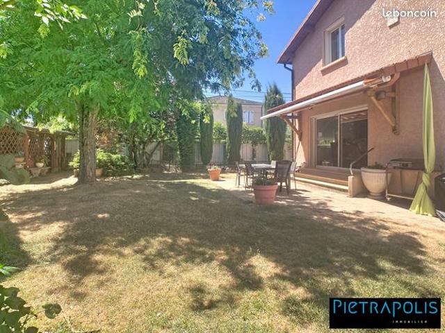 Maison 10 pièces 245 m²
