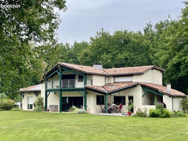 Maison 10 pièces 245 m²