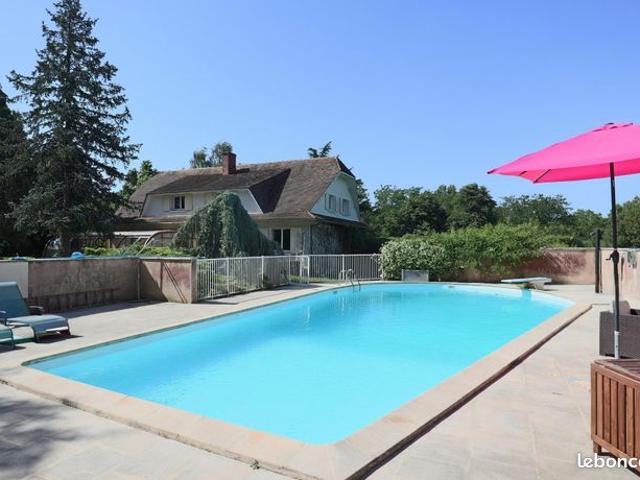 Maison 10 pièces 245 m²