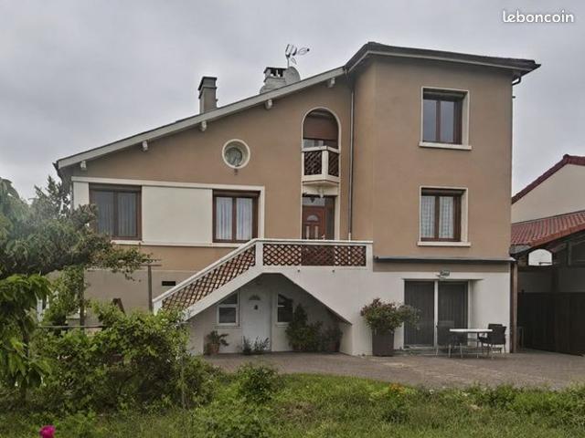 Maison 10 pièces 245 m²