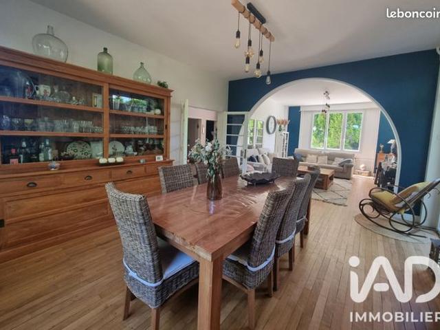 Maison 10 pièces 245 m²