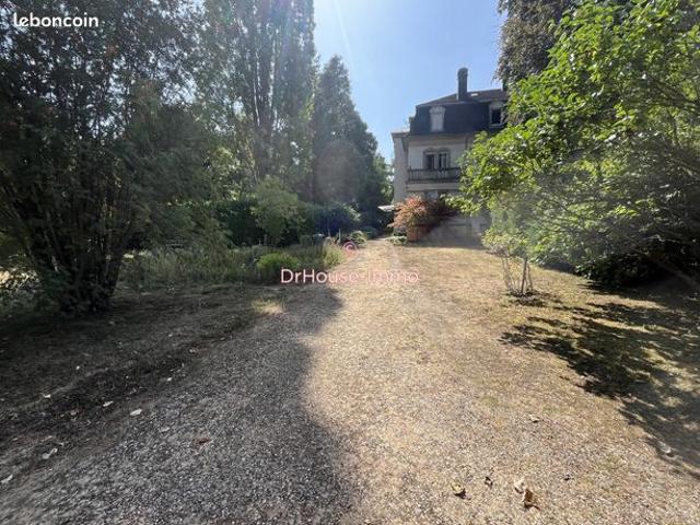 Maison 10 pièces 245 m²