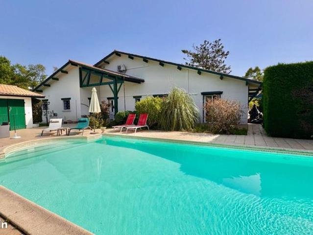 Maison 10 pièces 245 m²