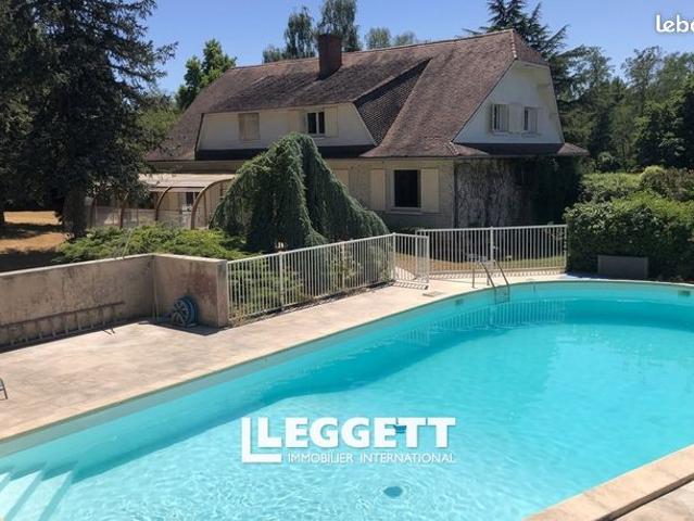 Maison 10 pièces 245 m²