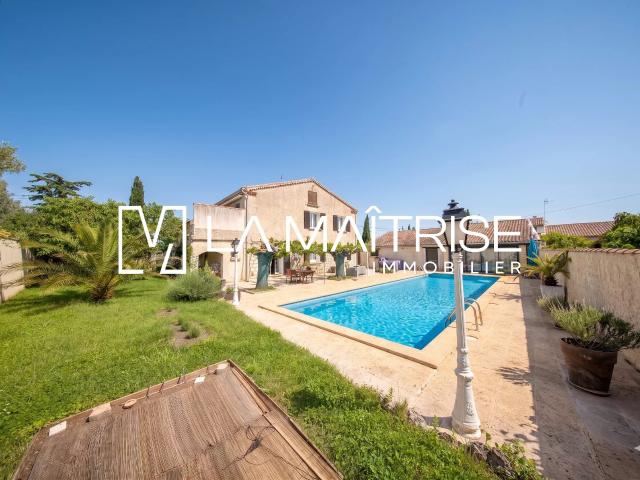 Maison 10 pièces 246 m²
