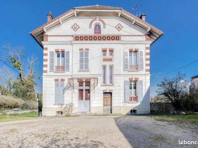 Maison 10 pièces 246 m²