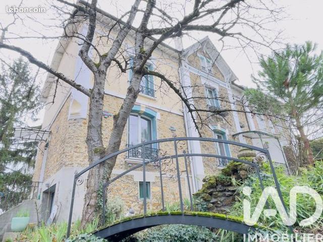 Maison 10 pièces 246 m²