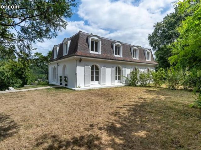 Maison 10 pièces 248 m²