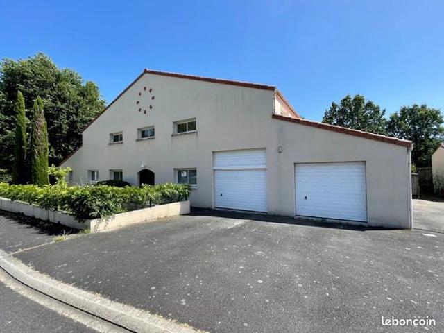 Maison 10 pièces 249 m²